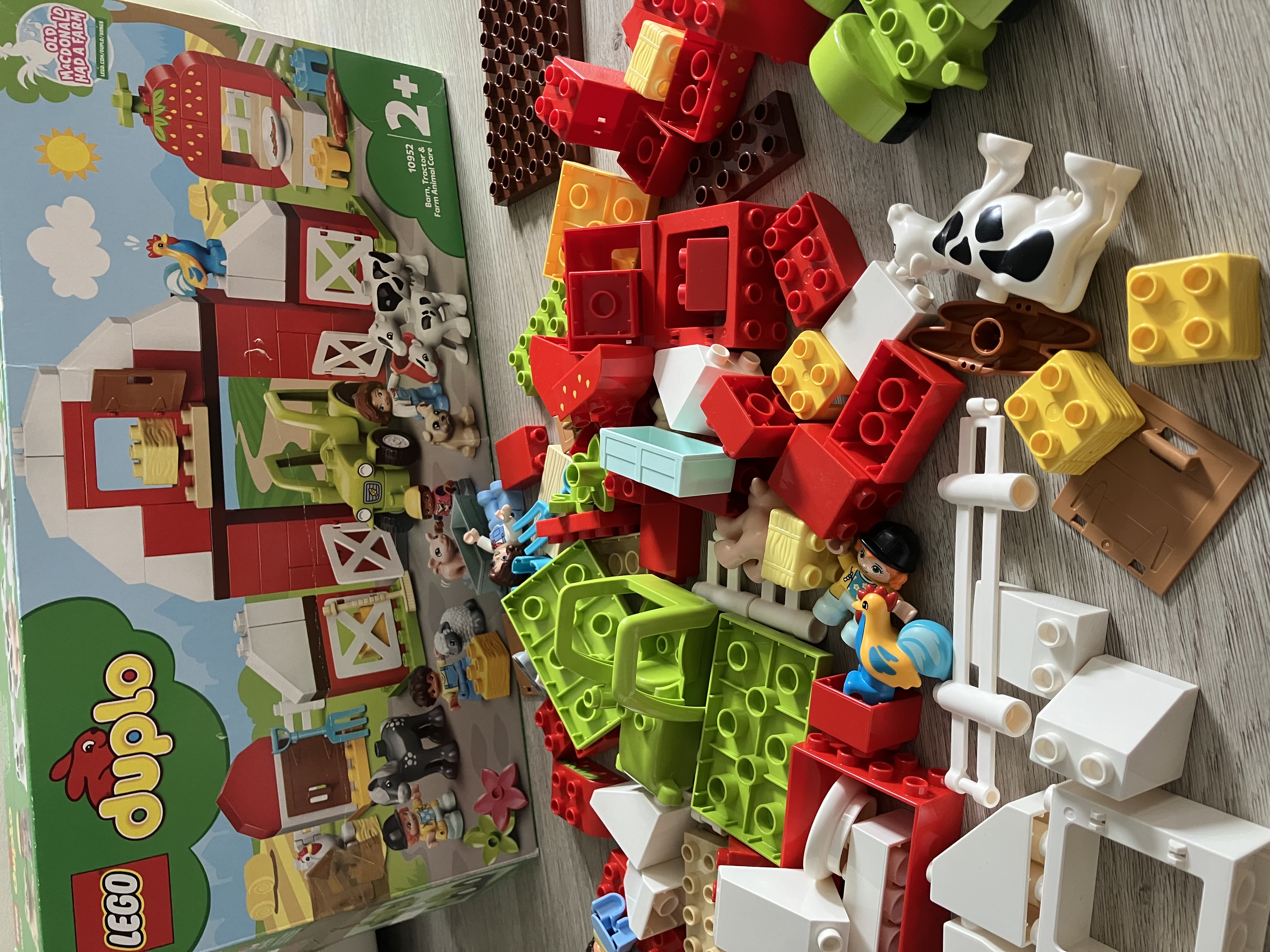 LEGO® DUPLO® 10952 Stodola traktor a zvířátka z farmy