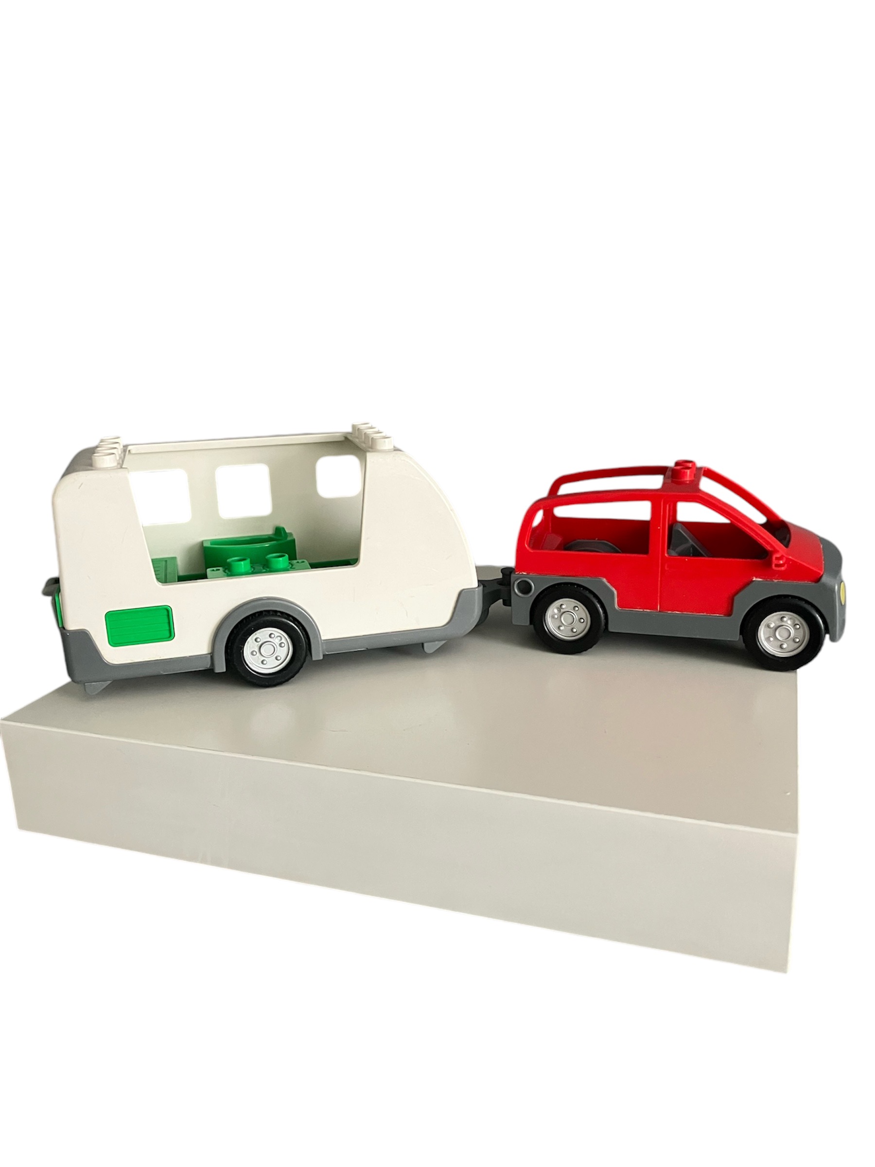 Lego Duplo auto s karavanem
