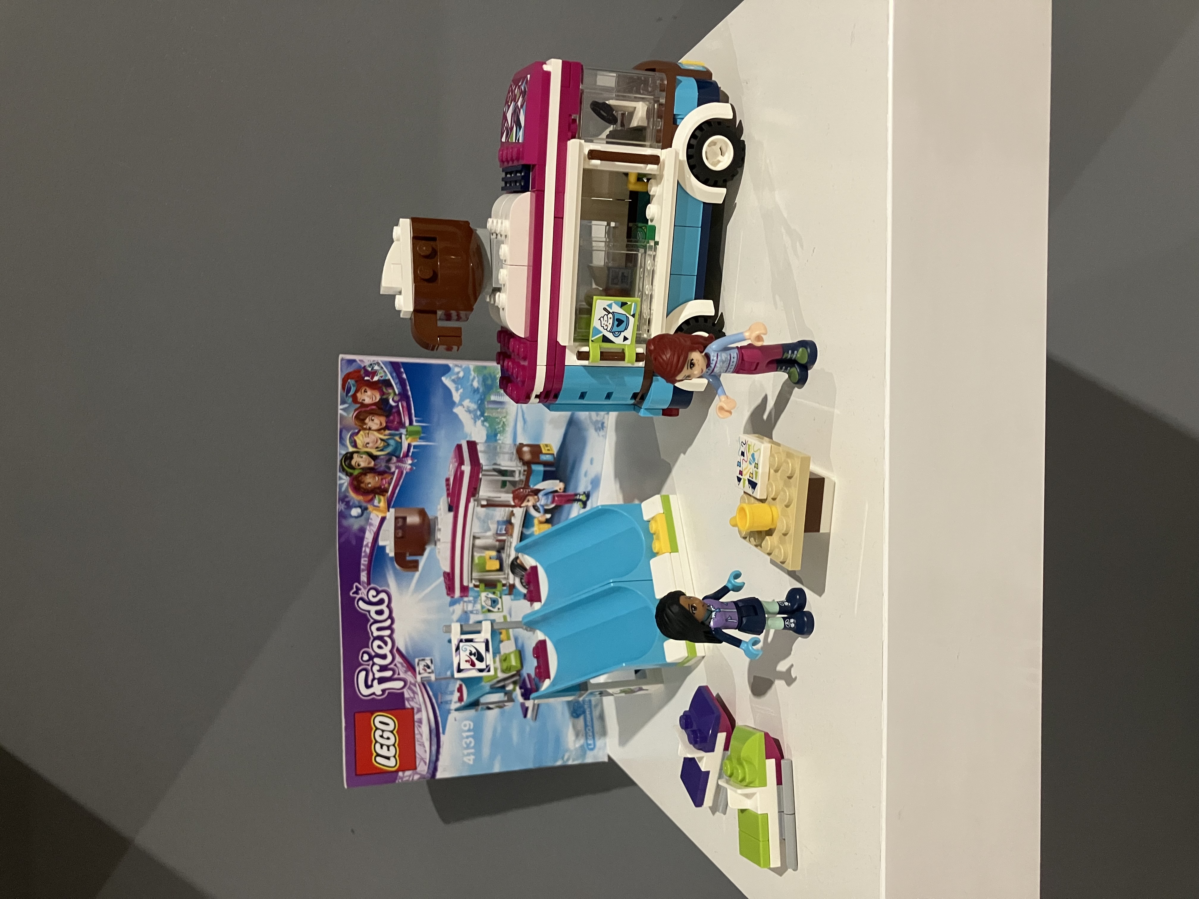 LEGO® Friends 41319 Dodávka s horkou čokoládou v zimním středisku