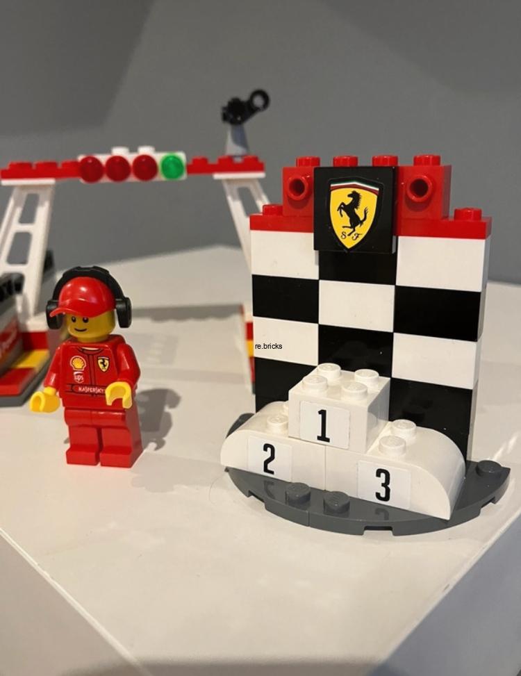 LEGO Racers 40194 Cílová rovinka a pódium