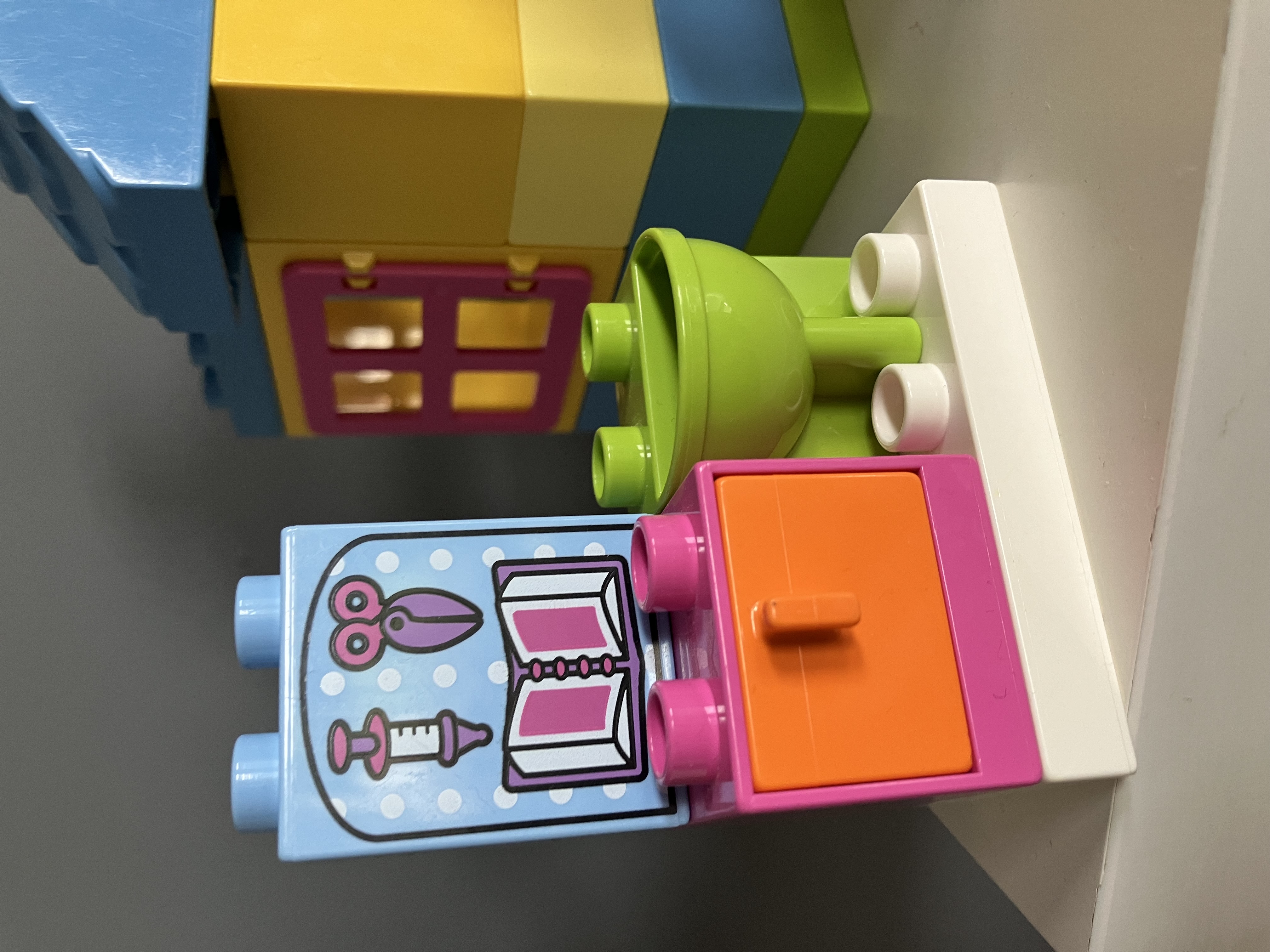 Lego Duplo 10606 - Doktorka Plyšáková Ordinace na dvorku