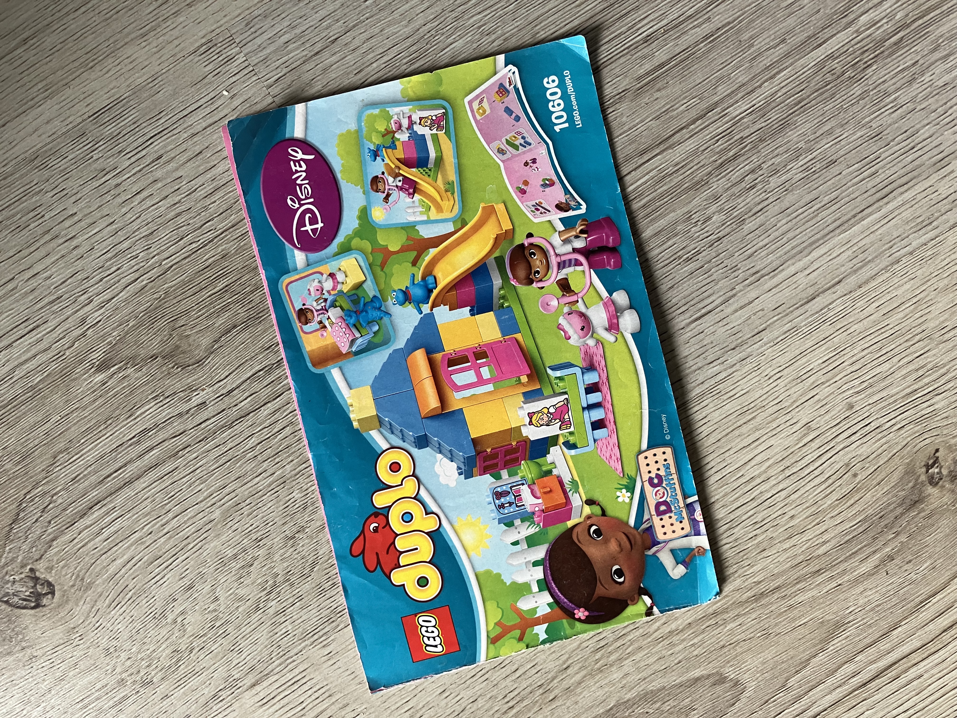 Lego Duplo 10606 - Doktorka Plyšáková Ordinace na dvorku