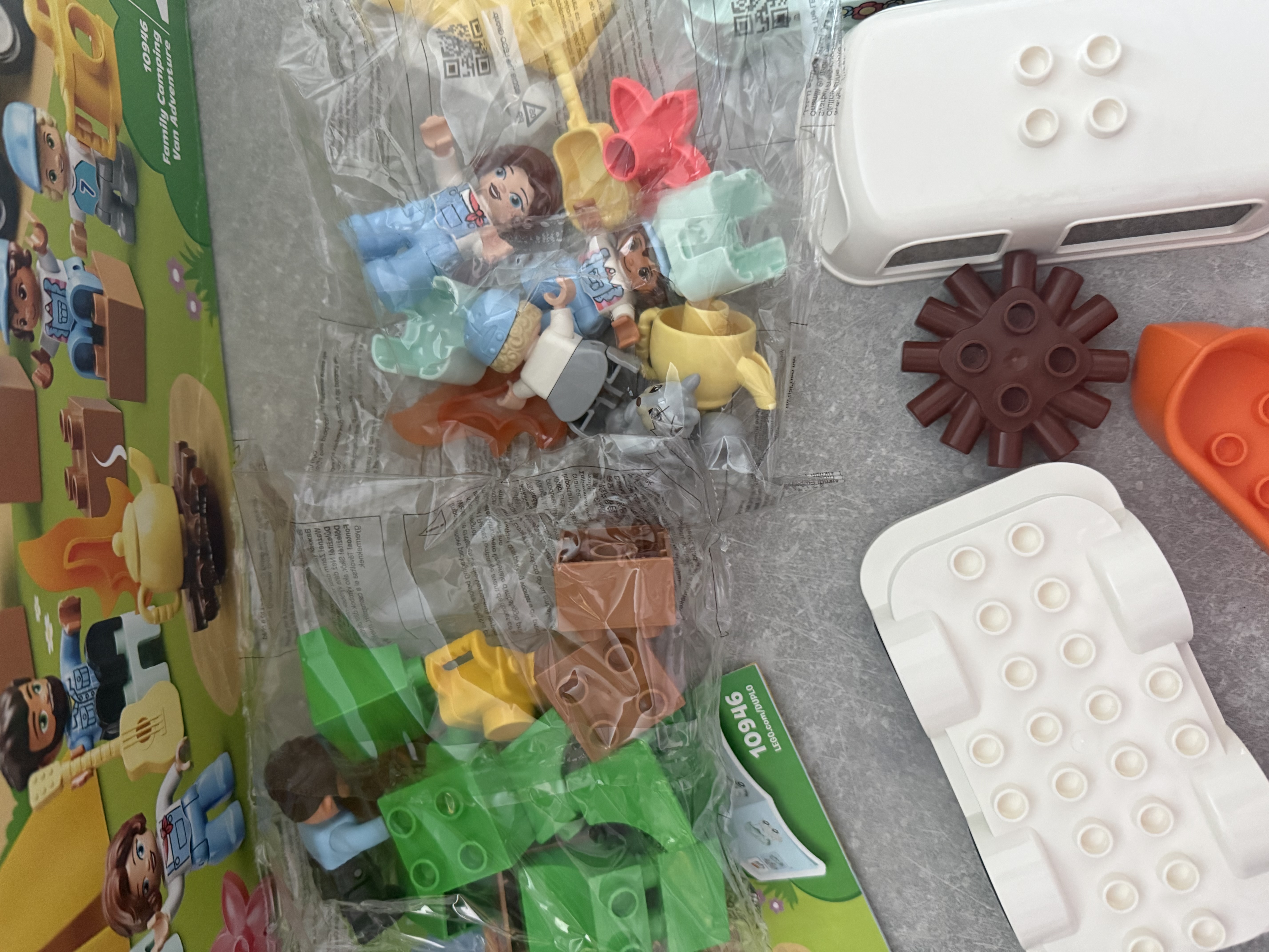 LEGO® DUPLO® 10946 Dobrodružství v rodinném karavanu