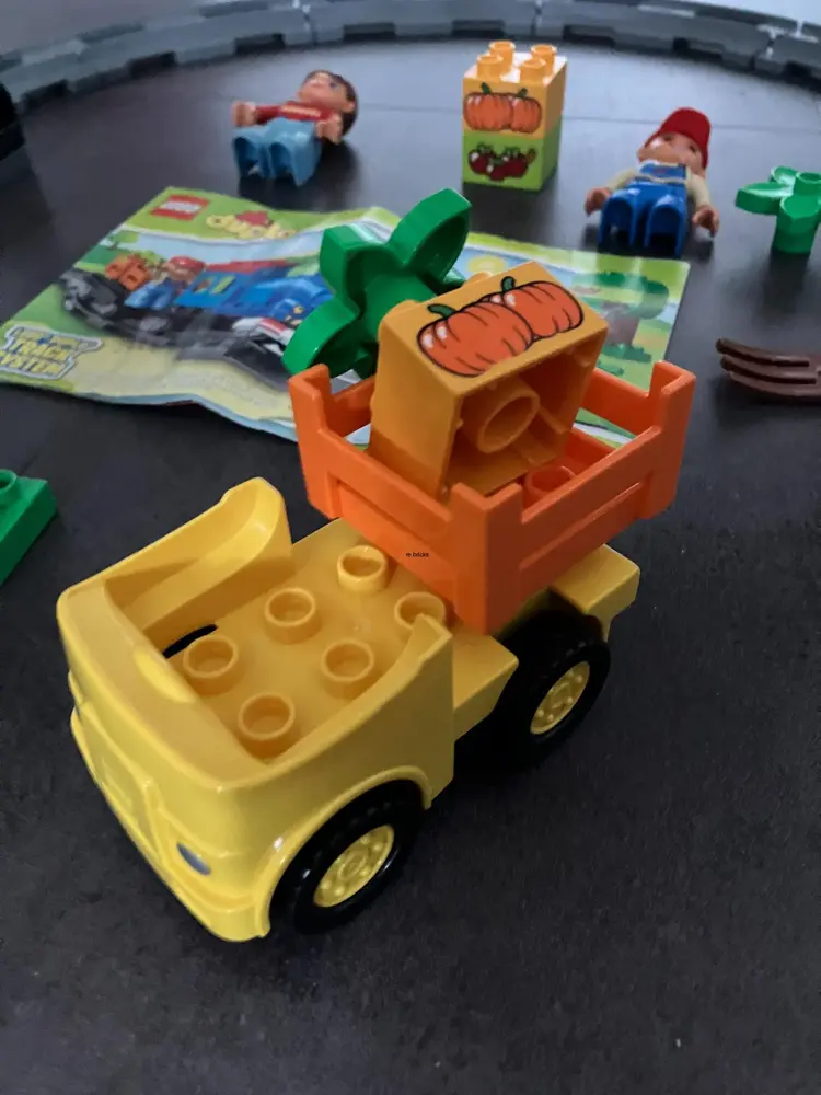 LEGO® DUPLO® 10810 vláček s přejezdem
