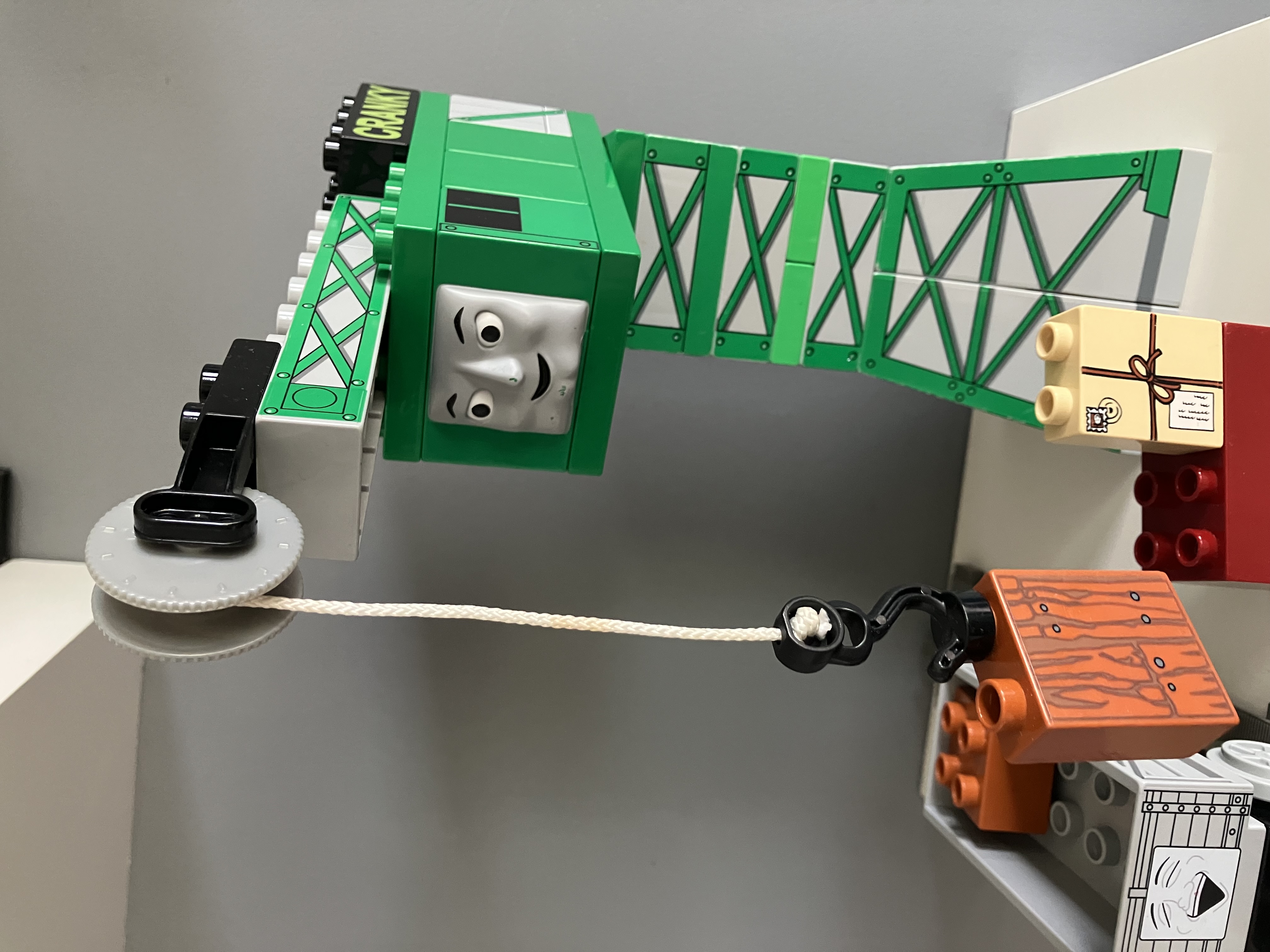 Lego Duplo 3301 - Mašinka Tomáš, Jeřáb CRANKY