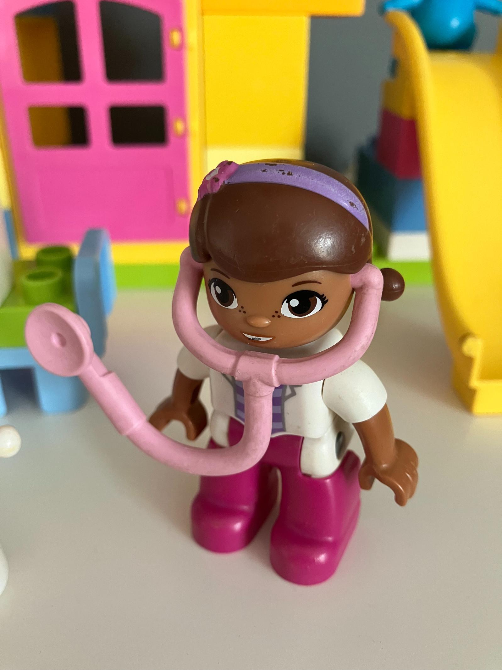 Lego® Duplo® 10606 Doktorka Plyšáková: Ordinace na dvorku