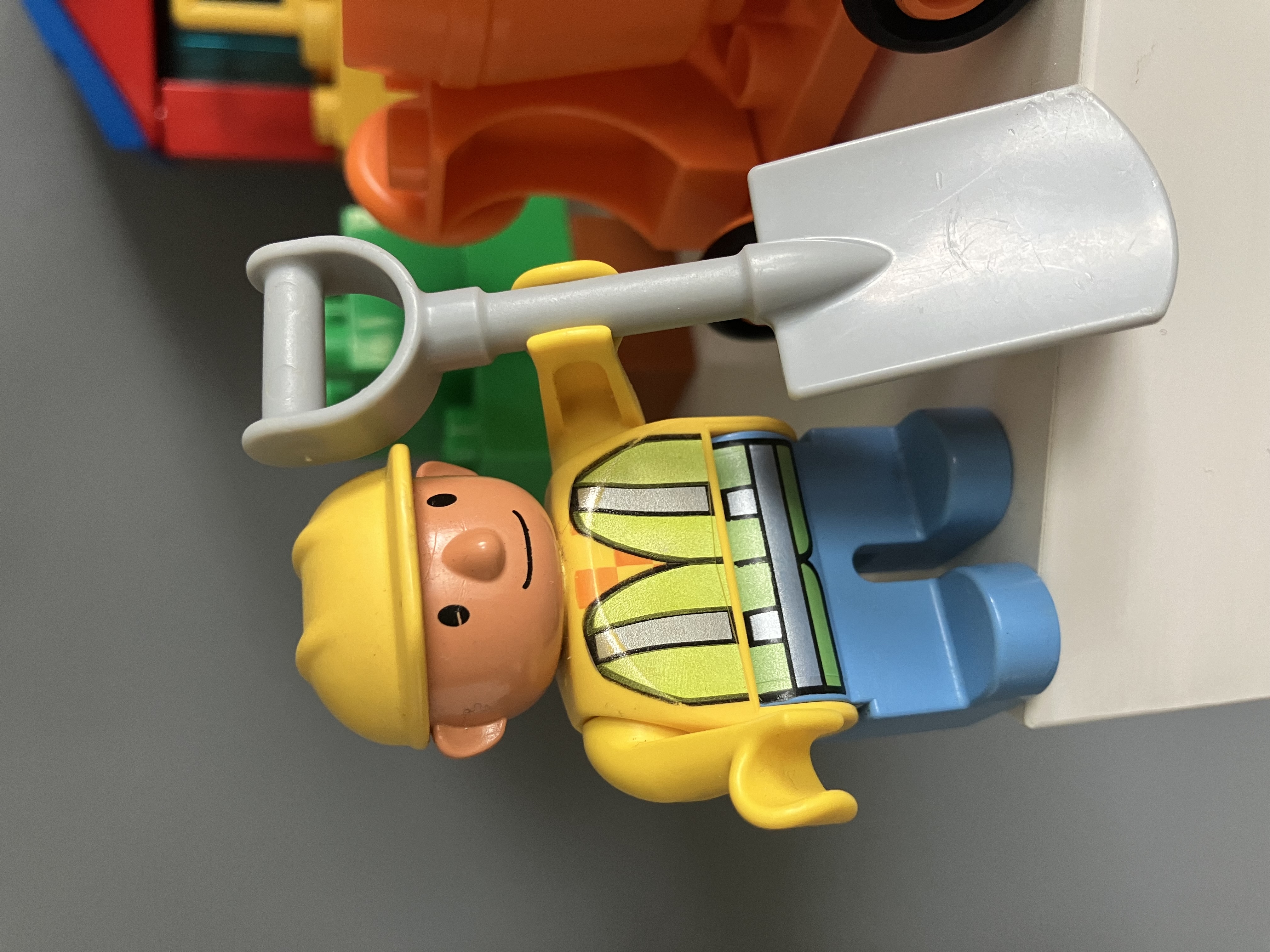 Lego Duplo 3597, Bořek stavitel, Lůďa a Julča při práci
