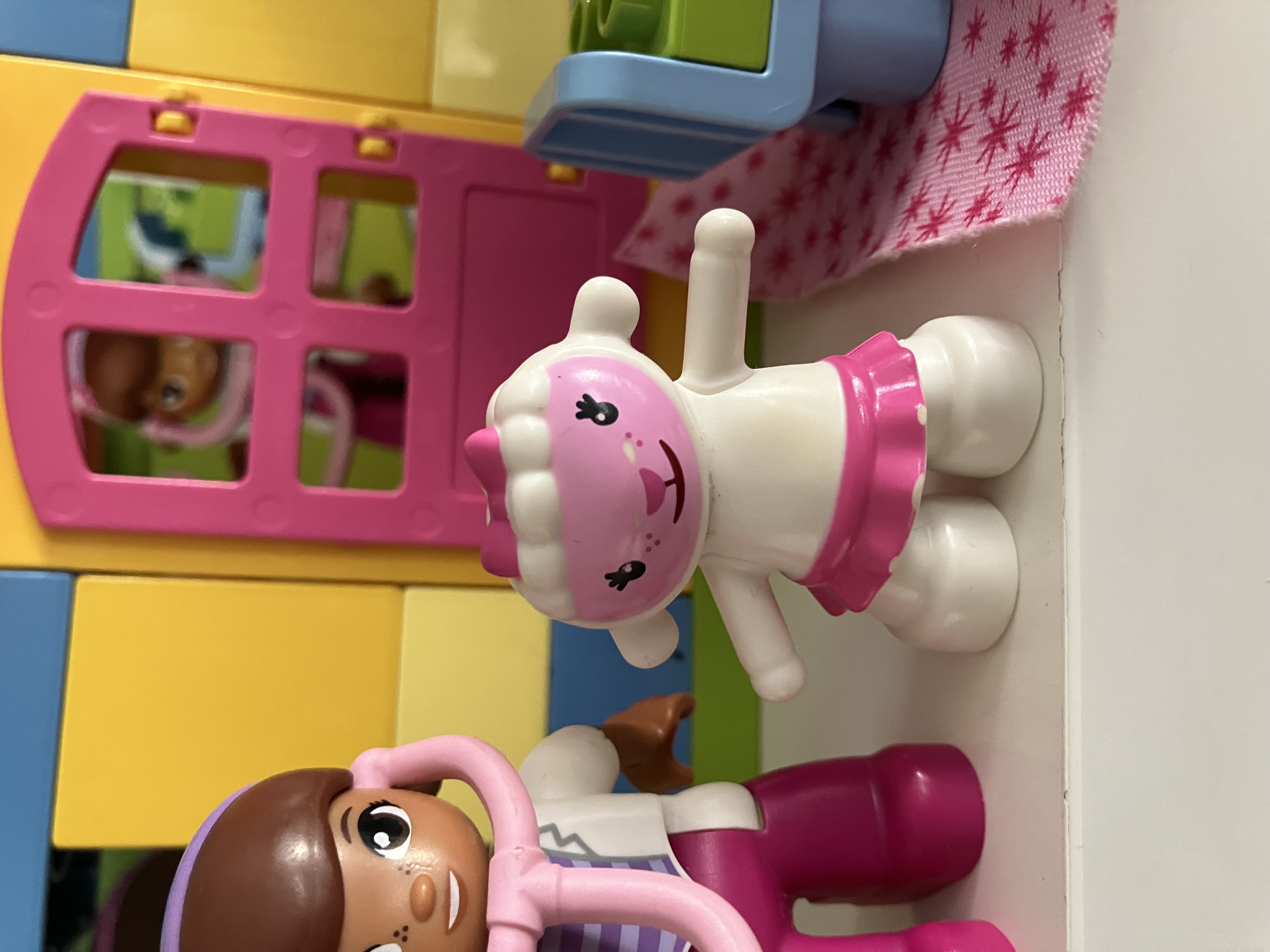 Lego Duplo 10606 - Doktorka Plyšáková Ordinace na dvorku