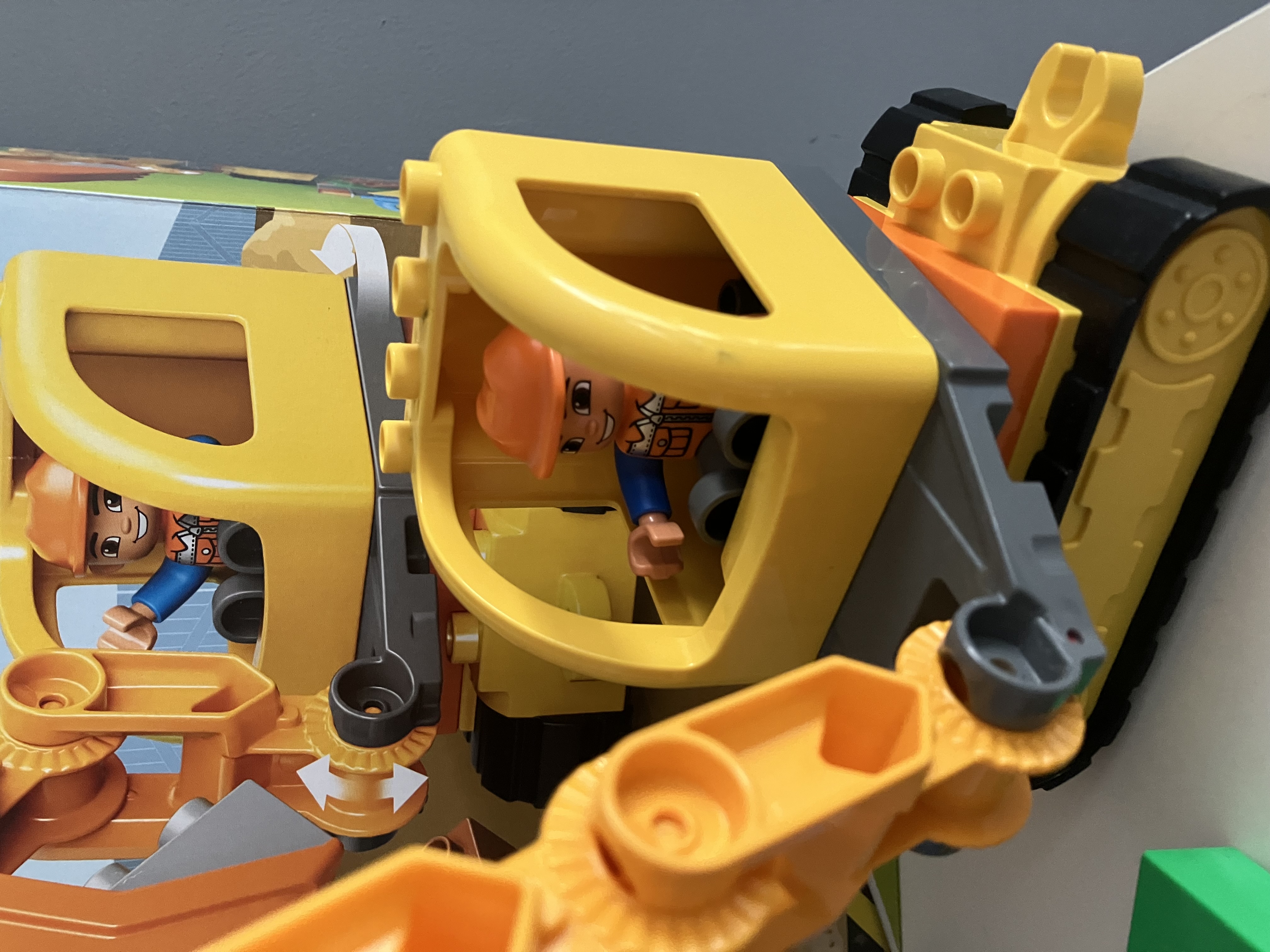 LEGO® DUPLO® 10812 pásový bagr a náklaďák
