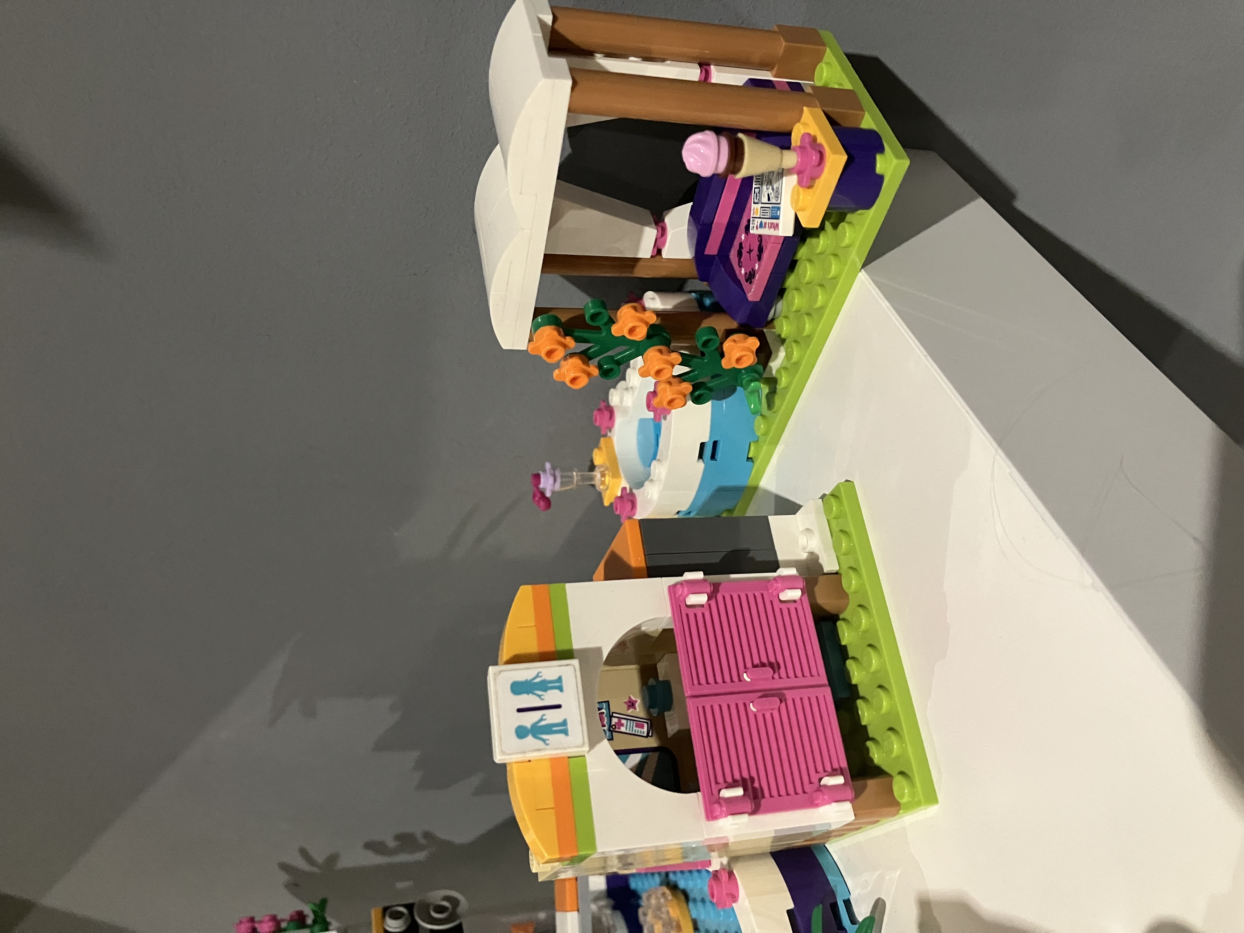 LEGO® Friends 41313 Letní bazén v městečku Heartlake