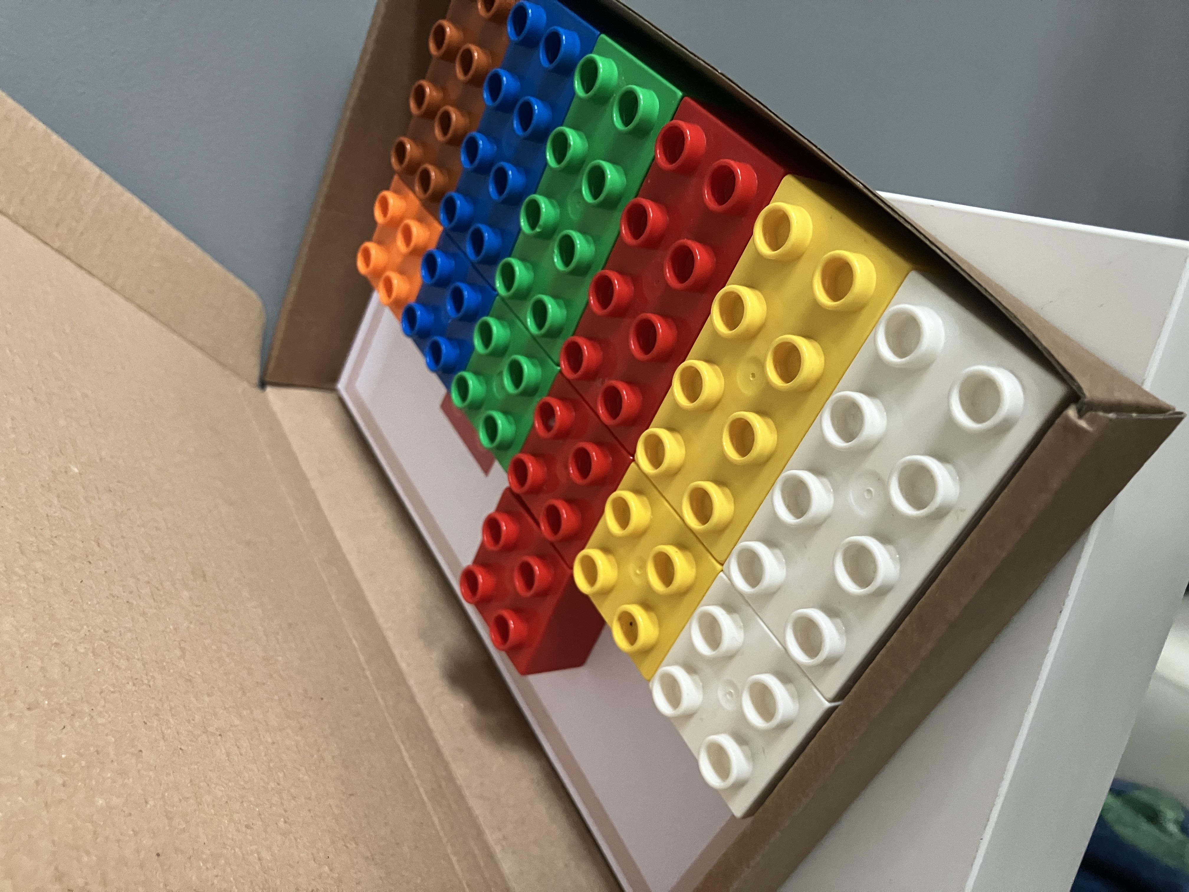 Box s čísly a kostkami Duplo®