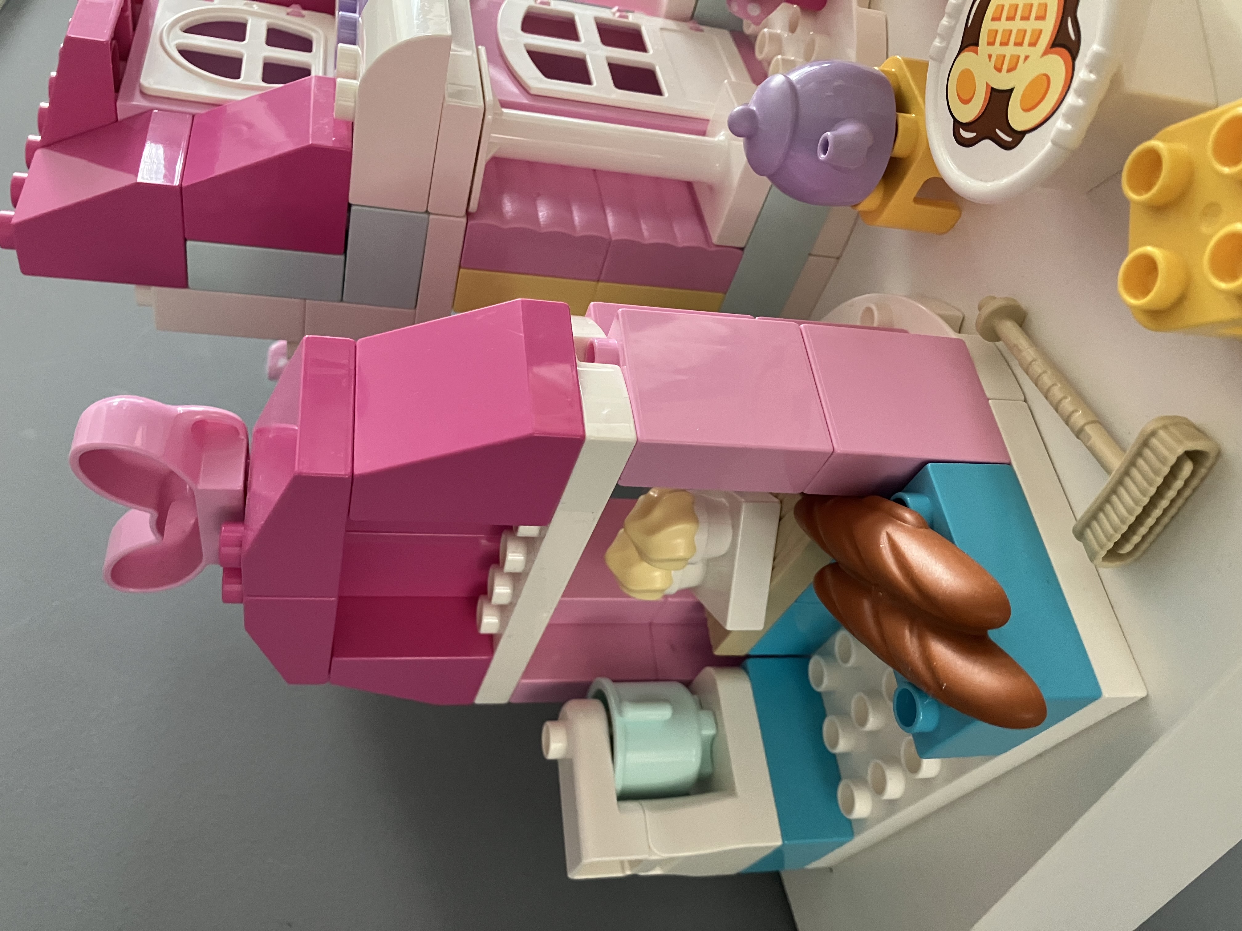 LEGO® DUPLO® ǀ Disney 10942 Domek a kavárna Minnie