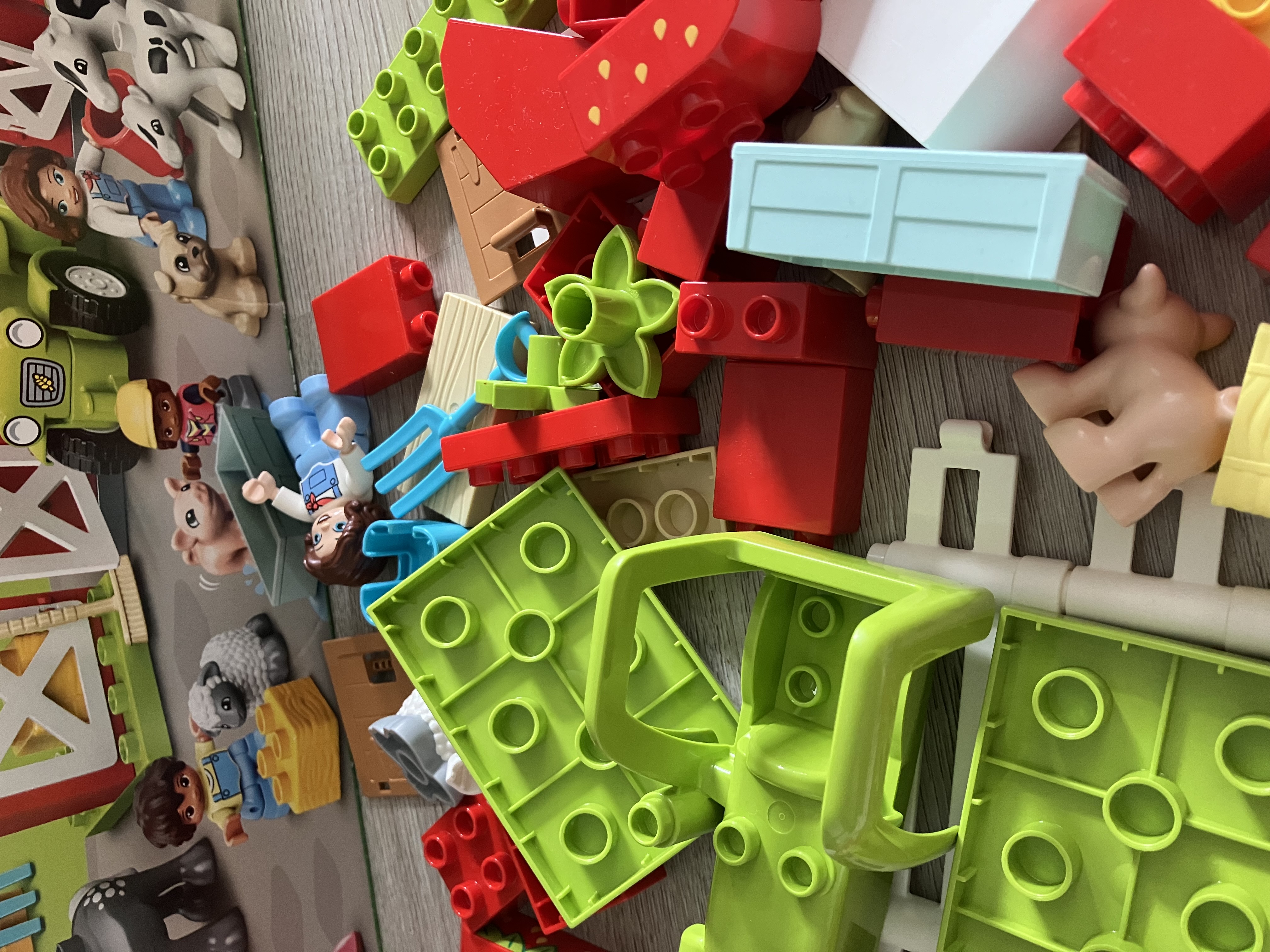 LEGO® DUPLO® 10952 Stodola traktor a zvířátka z farmy