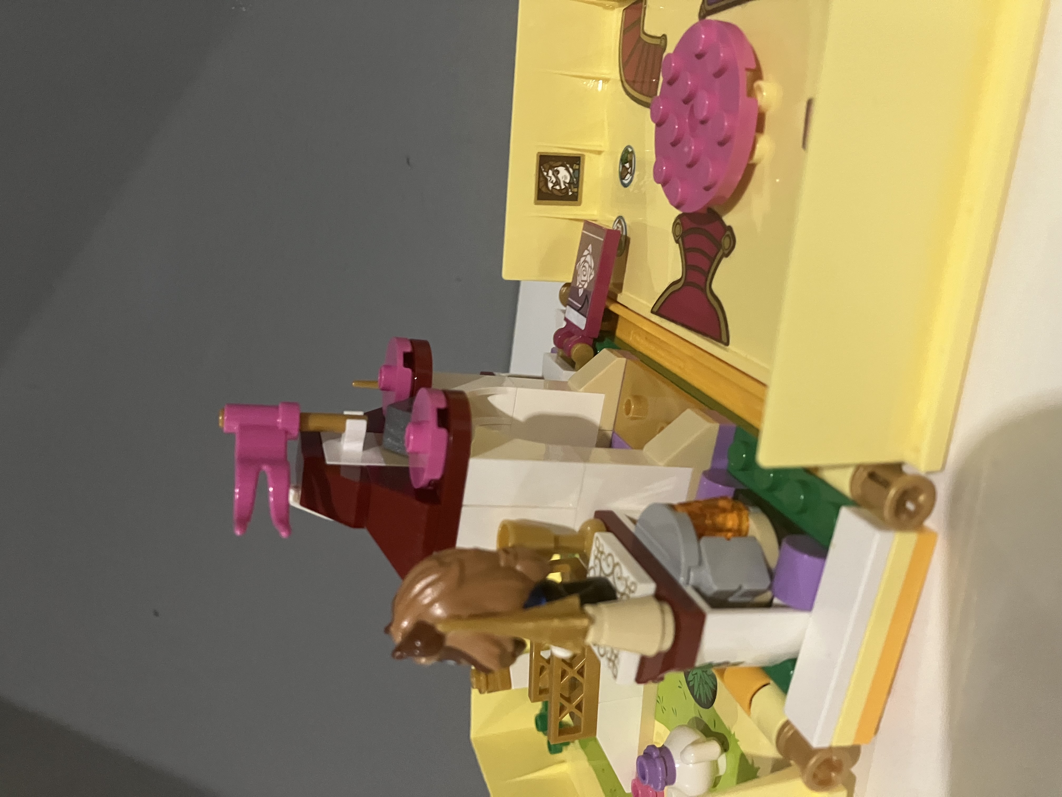 LEGO® Disney Princess 43177 Bella a její pohádková kniha dobrodružství