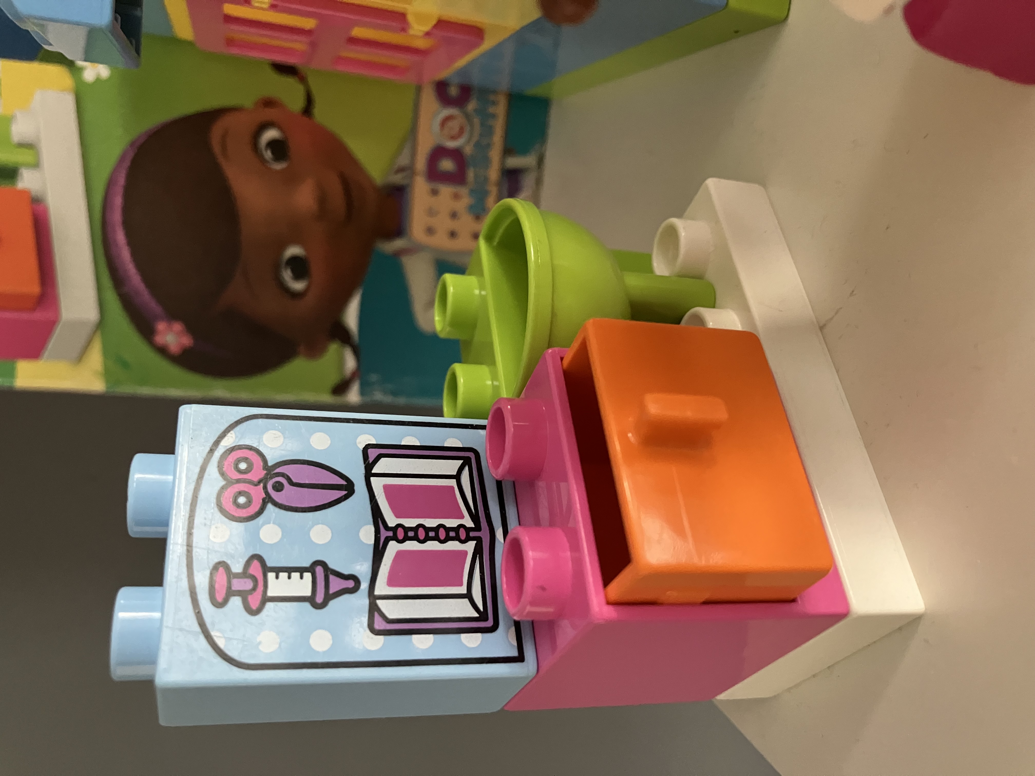 Lego Duplo 10606 - Doktorka Plyšáková Ordinace na dvorku