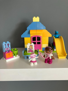 Lego® Duplo® 10606 Doktorka Plyšáková: Ordinace na dvorku
