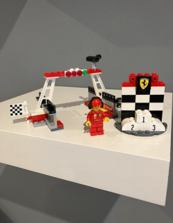 LEGO Racers 40194 Cílová rovinka a pódium