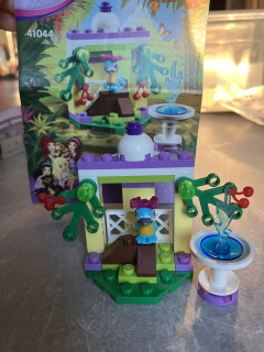LEGO Friends 41044 Fontána pro papoušky