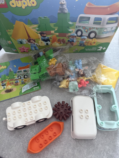 LEGO® DUPLO® 10946 Dobrodružství v rodinném karavanu
